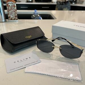 Céline Triomphe Metal CL40235U – Gold Oval Sunglasses
